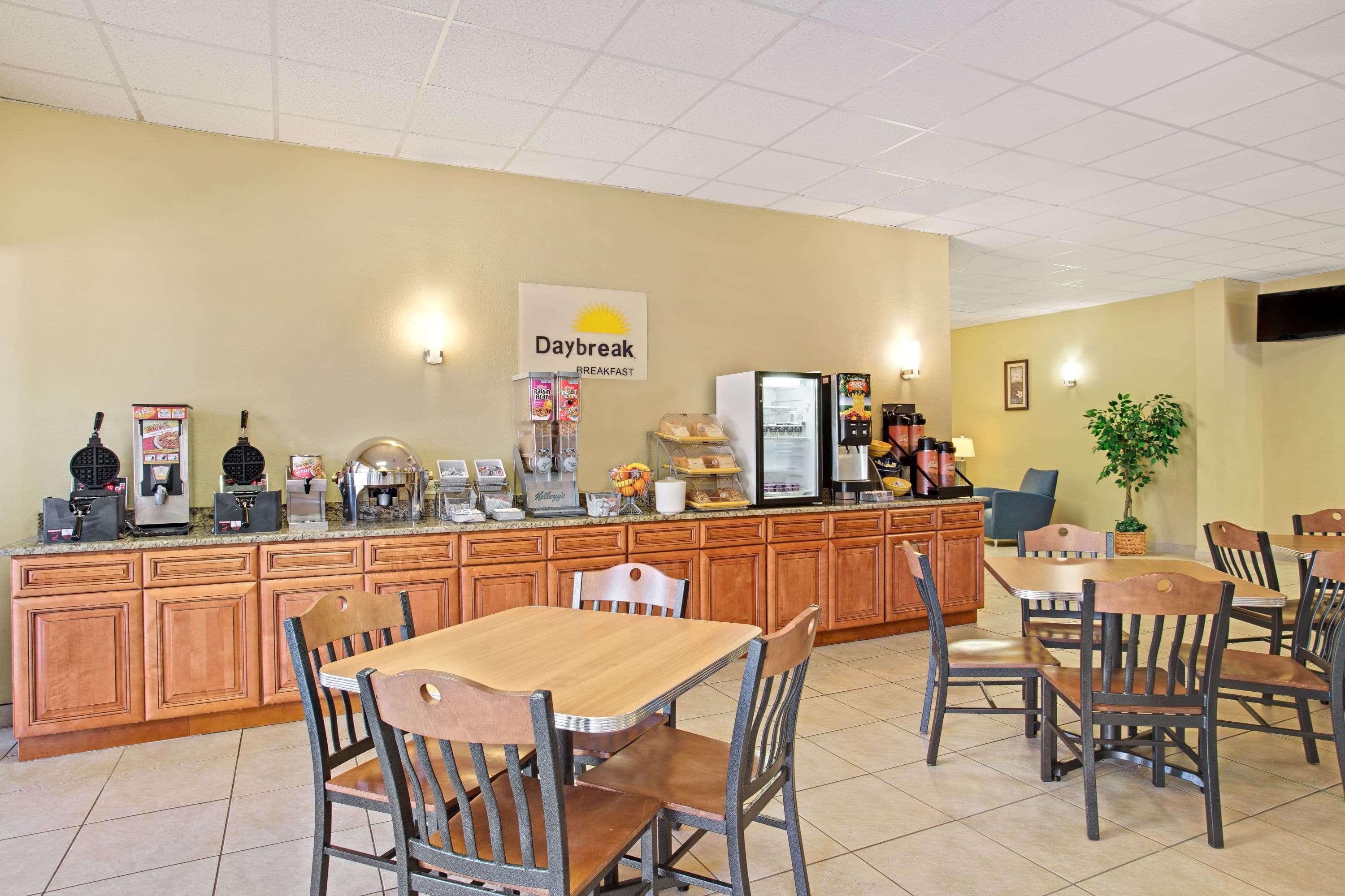 Williamsburg Days Inn By Wyndham Orlando Airport Florida Mall מראה חיצוני תמונה