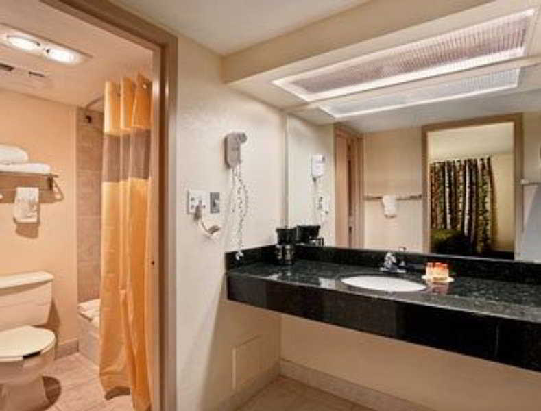 Williamsburg Days Inn By Wyndham Orlando Airport Florida Mall חדר תמונה