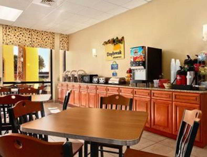Williamsburg Days Inn By Wyndham Orlando Airport Florida Mall מסעדה תמונה